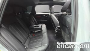 Audi Q4 e-tron 40 Premium 2023 года из Южной Кореи