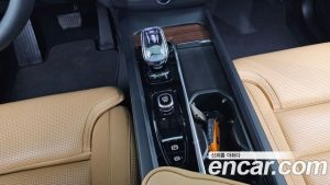 Volvo XC60 B5 ULTIMATE Bright 2024 года из Южной Кореи