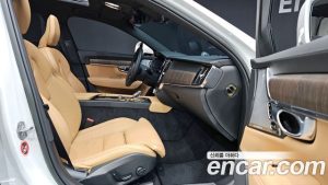 Volvo V90 B6 ULTIMATE AWD 2023 года из Южной Кореи