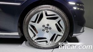 Genesis G90 Бензин 3.5 Turbo e-S/C AWD LWB 2025 года из Южной Кореи