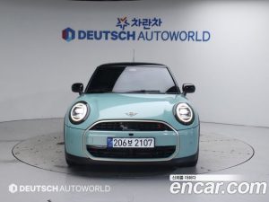 Mini Cooper Favoured 2025 года из Южной Кореи