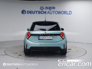 Mini Cooper Favoured 2025 года из Южной Кореи