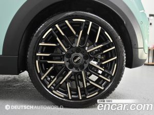 Mini Cooper Favoured 2025 года из Южной Кореи