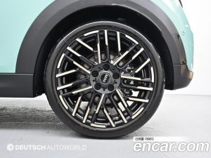 Mini Cooper Favoured 2025 года из Южной Кореи