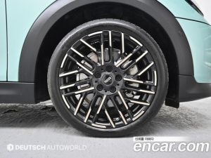 Mini Cooper Favoured 2025 года из Южной Кореи