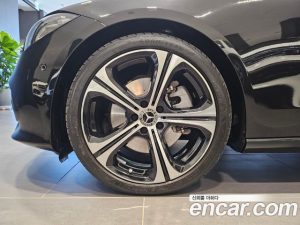Mercedes-Benz C-Class C300 4MATIC Avantgarde 2024 года из Южной Кореи