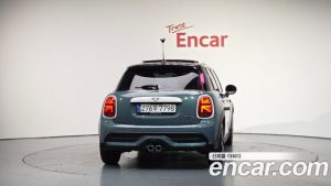 Mini Cooper 5Door MULTITONE Edition 2023 года из Южной Кореи