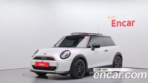 Mini Cooper Favoured 2025 года из Южной Кореи