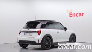 Mini Cooper Favoured 2025 года из Южной Кореи