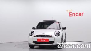 Mini Cooper Favoured 2025 года из Южной Кореи