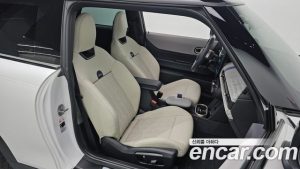 Mini Cooper Favoured 2025 года из Южной Кореи