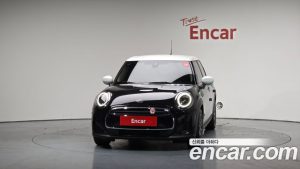Mini Cooper 5Door CLASSIC 2024 года из Южной Кореи