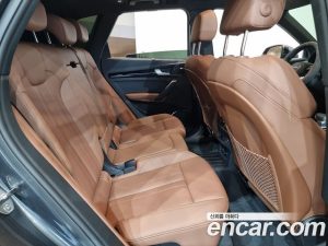 Audi Q5 45 TFSI 4WD Premium 2024 года из Южной Кореи