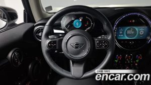 Mini Cooper CLASSIC Plus 2024 года из Южной Кореи