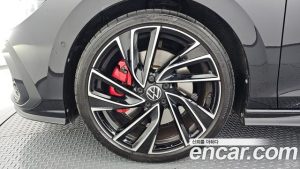 Volkswagen Golf 2.0 GTI 2024 года из Южной Кореи