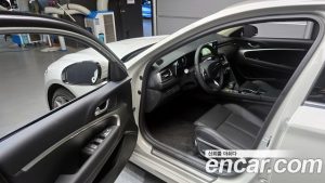 Genesis G70 Бензин 2.5T 2WD 2024 года из Южной Кореи
