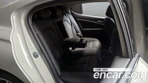 Genesis G70 Бензин 2.5T 2WD 2024 года из Южной Кореи