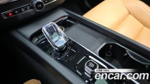 Volvo XC60 B5 ULTIMATE Bright 2023 года из Южной Кореи