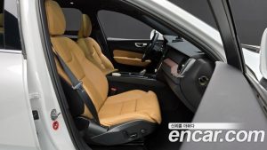 Volvo XC60 B5 ULTIMATE Bright 2023 года из Южной Кореи