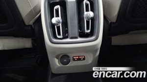Volvo XC40 B4 ULTIMATE Bright 2024 года из Южной Кореи