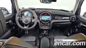 Mini Cooper 5Door MULTITONE Edition 2023 года из Южной Кореи