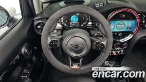 Mini Cooper 5Door MULTITONE Edition 2023 года из Южной Кореи