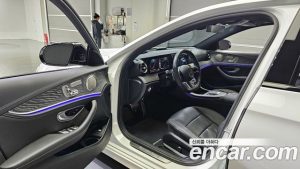 Mercedes-Benz E-Class E350 4MATIC AMG Line 2023 года из Южной Кореи
