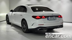 Mercedes-Benz E-Class E300 4MATIC AMG Line 2024 года из Южной Кореи