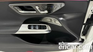 Mercedes-Benz E-Class E300 4MATIC AMG Line 2024 года из Южной Кореи