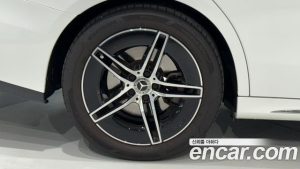 Mercedes-Benz E-Class E300 4MATIC AMG Line 2024 года из Южной Кореи