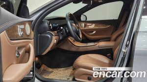 Mercedes-Benz E-Class E300e 4MATIC Exclusive 2023 года из Южной Кореи
