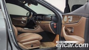 Mercedes-Benz E-Class E300e 4MATIC Exclusive 2023 года из Южной Кореи