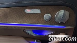 Mercedes-Benz E-Class E300e 4MATIC Exclusive 2023 года из Южной Кореи