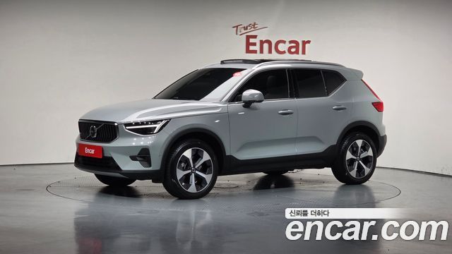 Volvo XC40 B4 Ultra Bright 2025 года из Кореи