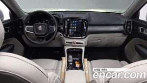 Volvo XC40 B4 Ultra Bright 2025 года из Южной Кореи