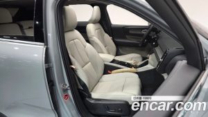 Volvo XC40 B4 Ultra Bright 2025 года из Южной Кореи