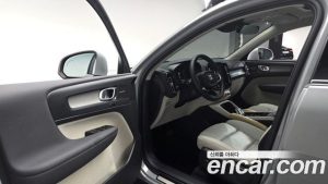 Volvo XC40 B4 Ultra Bright 2025 года из Южной Кореи