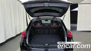 Mercedes-Benz GLC-Class GLC300 4MATIC AMG Line 2023 года из Южной Кореи