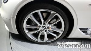 Bentley Continental 4.0 GT Azure 2023 года из Южной Кореи