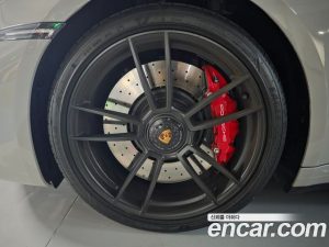 Porsche 911 CARRERA 4 GTS Cabriolet 2023 года из Южной Кореи