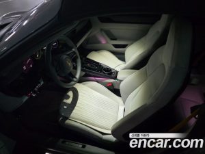 Porsche 911 CARRERA 4 GTS Cabriolet 2023 года из Южной Кореи