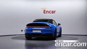 Porsche 911 CARRERA 4 GTS Cabriolet 2023 года из Южной Кореи