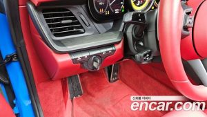 Porsche 911 CARRERA 4 GTS Cabriolet 2023 года из Южной Кореи