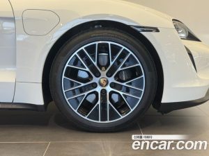 Porsche Taycan Base 2024 года из Южной Кореи