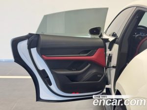 Porsche Taycan Base 2024 года из Южной Кореи