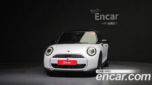 Mini Cooper Favoured 2025 года из Южной Кореи