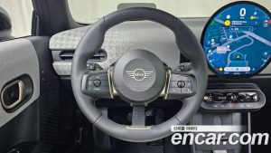 Mini Cooper Favoured 2025 года из Южной Кореи