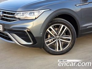 Volkswagen Tiguan 2.0 TSI Prestige 2023 года из Южной Кореи