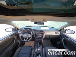 Volkswagen Tiguan 2.0 TSI Prestige 2023 года из Южной Кореи