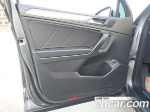 Volkswagen Tiguan 2.0 TSI Prestige 2023 года из Южной Кореи